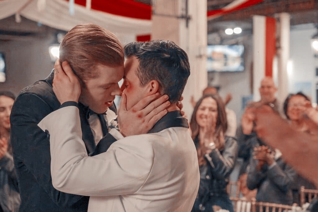 xflorenzistan's tweet photo. IAN’S HAND ON MICKEY’S FACE EVERY TIME THEY KISS IS MY ONLY RELIGION 

#shameless11 #shameless https://t.co/LGKdwVN57T
