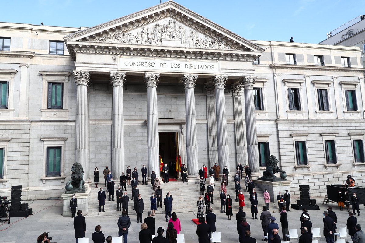desdelamoncloa's tweet photo. El Ejecutivo ha asistido hoy al acto conmemorativo por el #DíaDeLaConstitución.

El PG, @sanchezcastejon, ha destacado que la Carta Magna es el mayor éxito de nuestra historia colectiva y existen sobradas razones para celebrar su vigencia, más en este año marcado por la pandemia. https://t.co/Bd3pbVbX2i