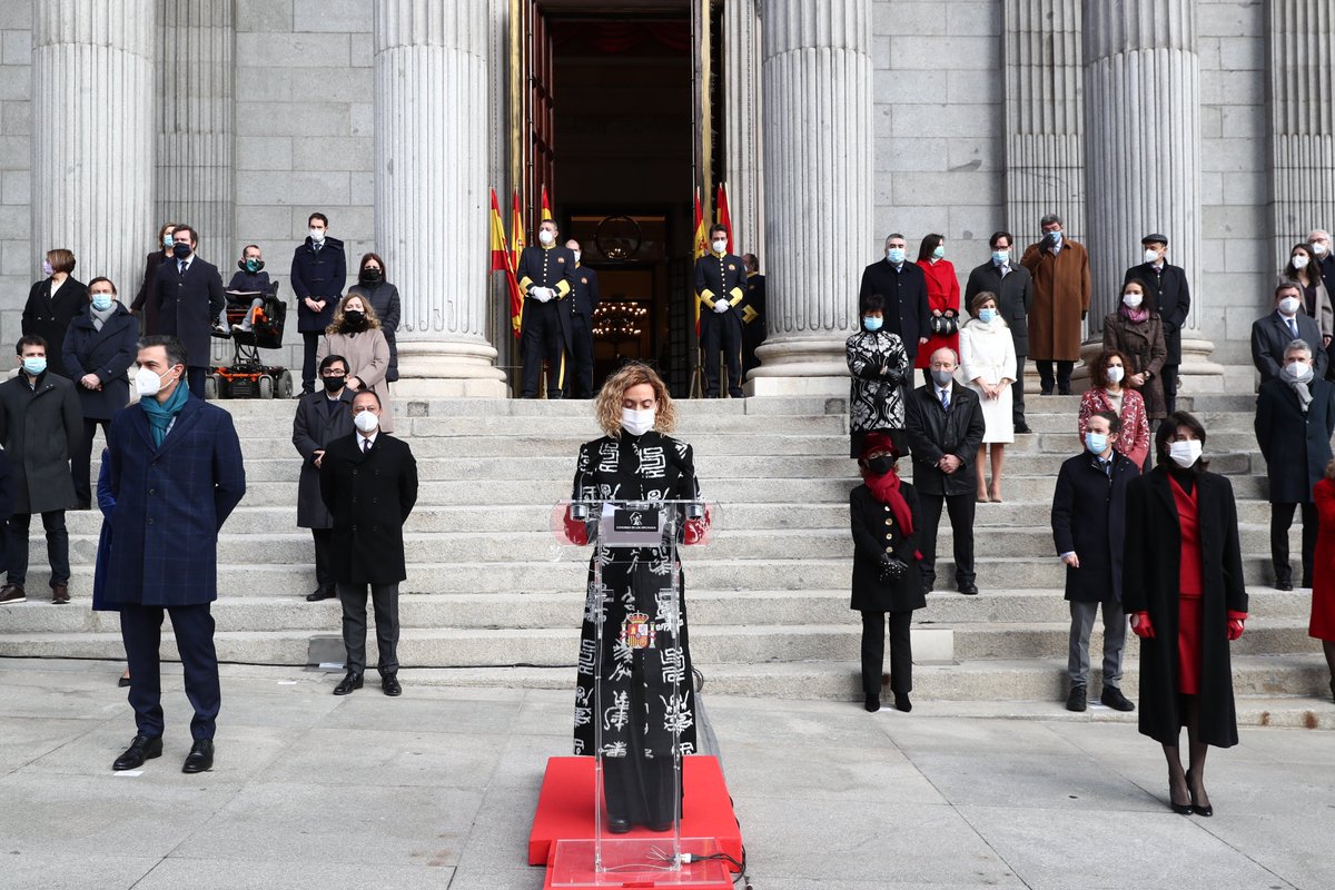 desdelamoncloa's tweet photo. El Ejecutivo ha asistido hoy al acto conmemorativo por el #DíaDeLaConstitución.

El PG, @sanchezcastejon, ha destacado que la Carta Magna es el mayor éxito de nuestra historia colectiva y existen sobradas razones para celebrar su vigencia, más en este año marcado por la pandemia. https://t.co/Bd3pbVbX2i