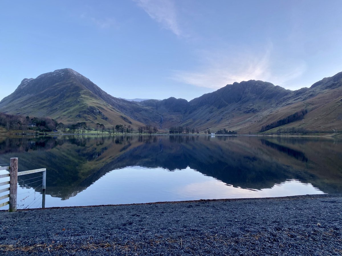 In the shadow of the crushed velvet hills. 

⁦⁩ #buttermere #lakes
