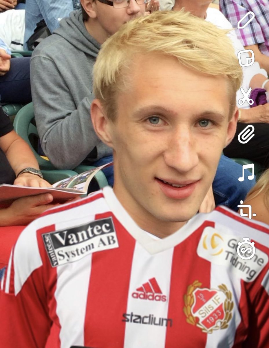 Erik ”Den Fine” Callerud, nytt rödtjutshjärta 2021🍷❤️.

Beskrivs av tränarna👬: 
-Karaktären erbjuder koncentration med nougat, vanilj &amp; ekfat. Upplevelsen är intensiv &amp; läcker. Het i eftersmaken. Är kanongott till lagrade vänsterbackar och smakrika köttare. #ettrödtjutshjärta