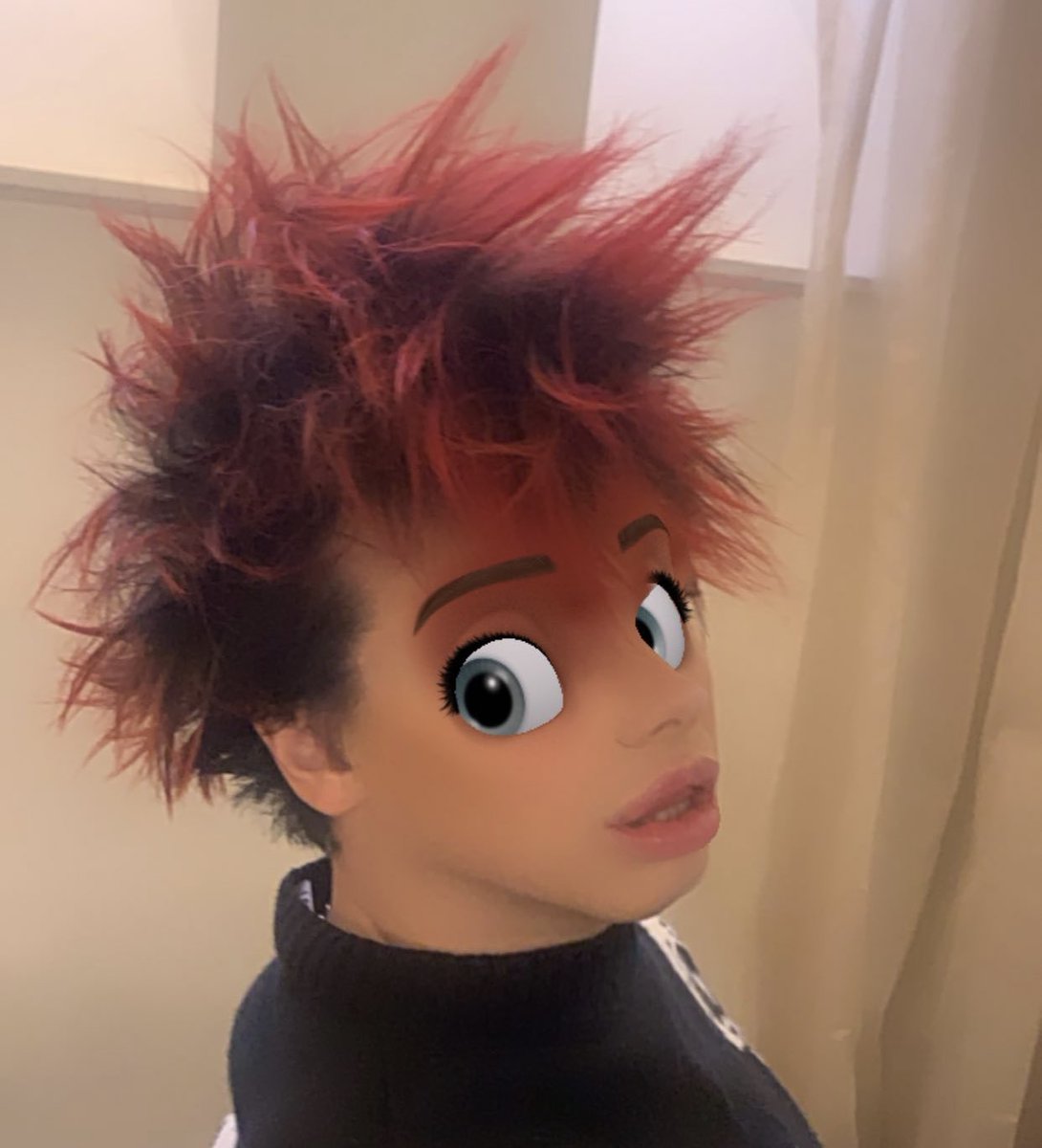yungblud's tweet photo. hi. my albums out. https://t.co/AbR0VeXPh8
