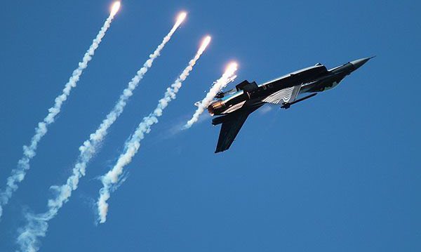 Uzivatel Cam Na Twitteru 現代戦の戦闘機アニメならフレアの発射とか見てみたいよねー Bf3のキャンペーンとか空母いぶきの実写映画みたいにさ アニメ ミリタリー Uzivatel Cam Na Twitteru 現代戦の戦闘機アニメならフレアの発射とか見てみたいよねー Bf3のキャンペーンとか空母いぶきの実写映画みたいにさ アニメ ミリタリー