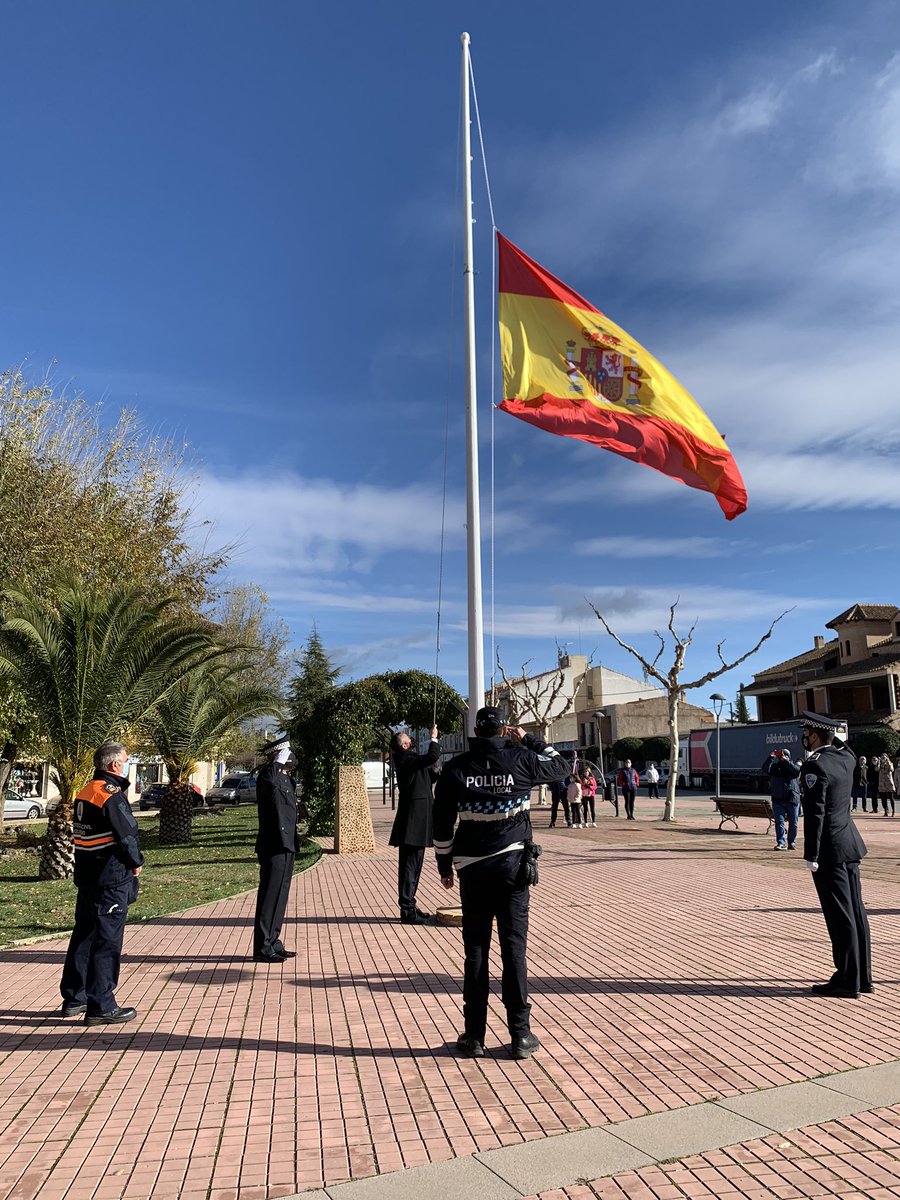 gdbeatrizgd's tweet photo. Homenaje a la Constitución y a las víctimas del terrorismo. Feliz día de la Constitución Española. 🇪🇸🇪🇸🇪🇸 ¡Viva la Constitución! ¡Viva España! https://t.co/iYg1ruoVVn