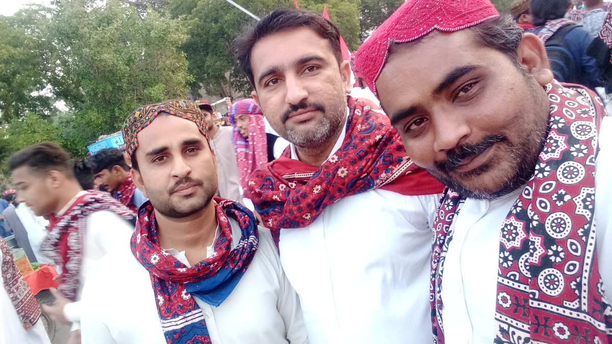 ArijoBilal's tweet photo. سندھی ثقافت زندہ باد۔ جئے سندھ جئے سندھ وارا جئن سندھی ٹوپی اجرک وارا جین۔ ❤❤ https://t.co/0rszjAcBLn