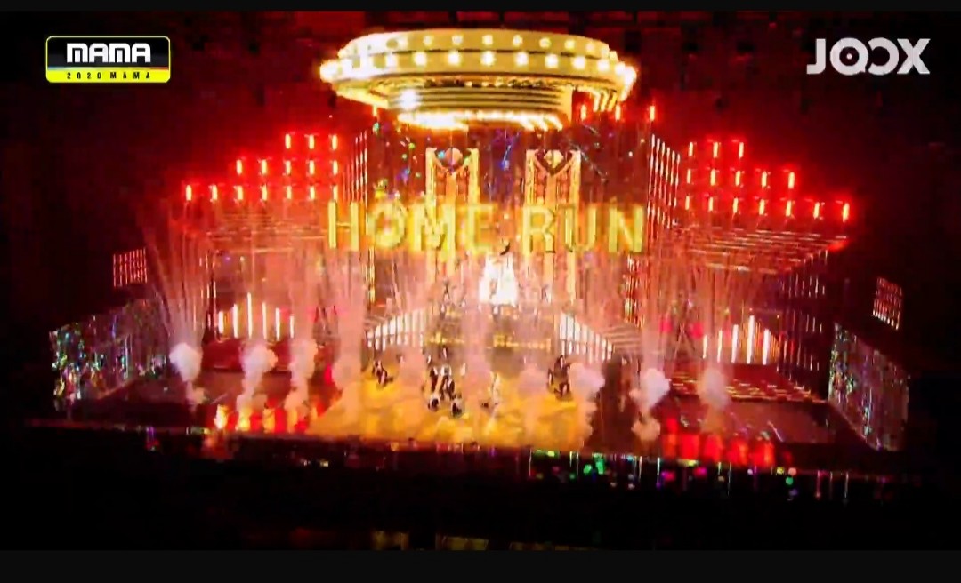 AisyahNurAkbar's tweet photo. @MnetMAMA @pledis_17 #SVTPerformanceKings #SVTBestGroupForMan you know that. Our boy the king of performance. https://t.co/yIiVWAT4Al