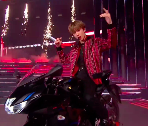 เจ็บขาหรอ งั้นเองไปนั่งบนมอไซเท่ๆแร้วกันน่ะ 555555555 เท่มากสะด้วย