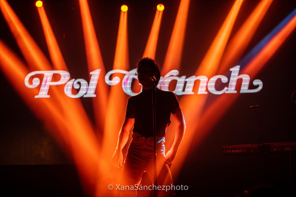 MEW_Magazine's tweet photo. Pol Granch (@polgranch) revoluciona Madrid en su vuelta a los escenarios ▶️ https://t.co/eW54WMf28h por @_Pidge29 📸 por @_xana_du #PolGranch #Madrid #Conciertos https://t.co/X4Sq3Qs2kf
