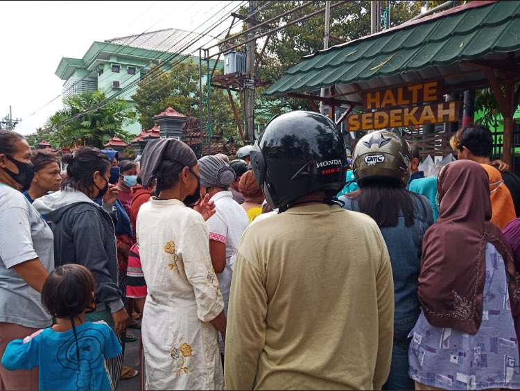 Disaat orang-orang buat makan aja kangelan e kaya gini, kok ya ndilalah mensos e badjingan. :)