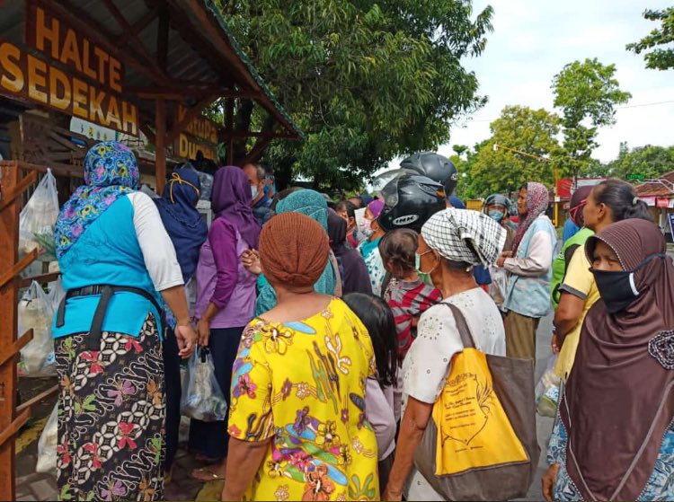 Disaat orang-orang buat makan aja kangelan e kaya gini, kok ya ndilalah mensos e badjingan. :)