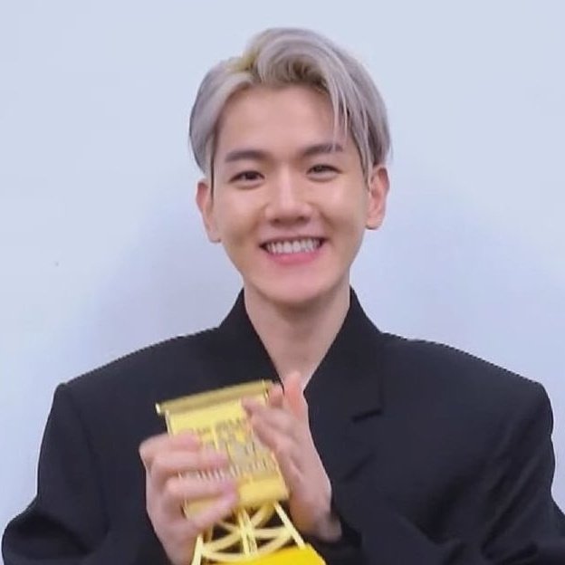 bhbrazil_'s tweet photo. Descrição do #BAEKHYUN como Melhor Artista Masculino de 2020 pelo MAMA 2020:

— O primeiro artista solo a alcançar o million seller em 19 anos;
— O miniálbum Delight obteve as maiores vendas para um artista solo;
— O álbum ficou em primeiro lugar no iTunes de 69 países. https://t.co/gUBv8CxR5i