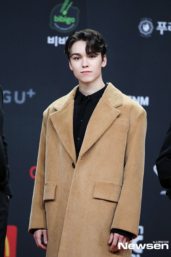 SVTGlobal's tweet photo. [PHOTO] 201206 #SEVENTEEN on 2020 Mnet Asian Music Awards Red Carpet. [4/4]

📸: Newsen

@pledis_17 @pledis_17jp #SEVENTEEN #세븐틴 #ㅁㅎ https://t.co/jhyZsZfCyy