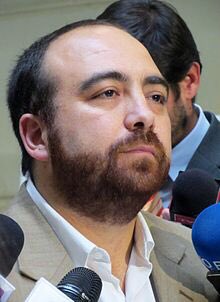 OLORaAZUFRE's tweet photo. Desembarco de Fuad Chahin como candidato a la alcaldía de Ñuñoa pasaría sobre primarias Concerta-FA. La DC cedió otros cupos e impuso su nombre. Precandidatas Paula Mendoza (PS), Patricia Hidalgo(PPD) y Emilia Ríos (RD) serían postergadas. Feliz domingo. https://t.co/IyGbC42dx4