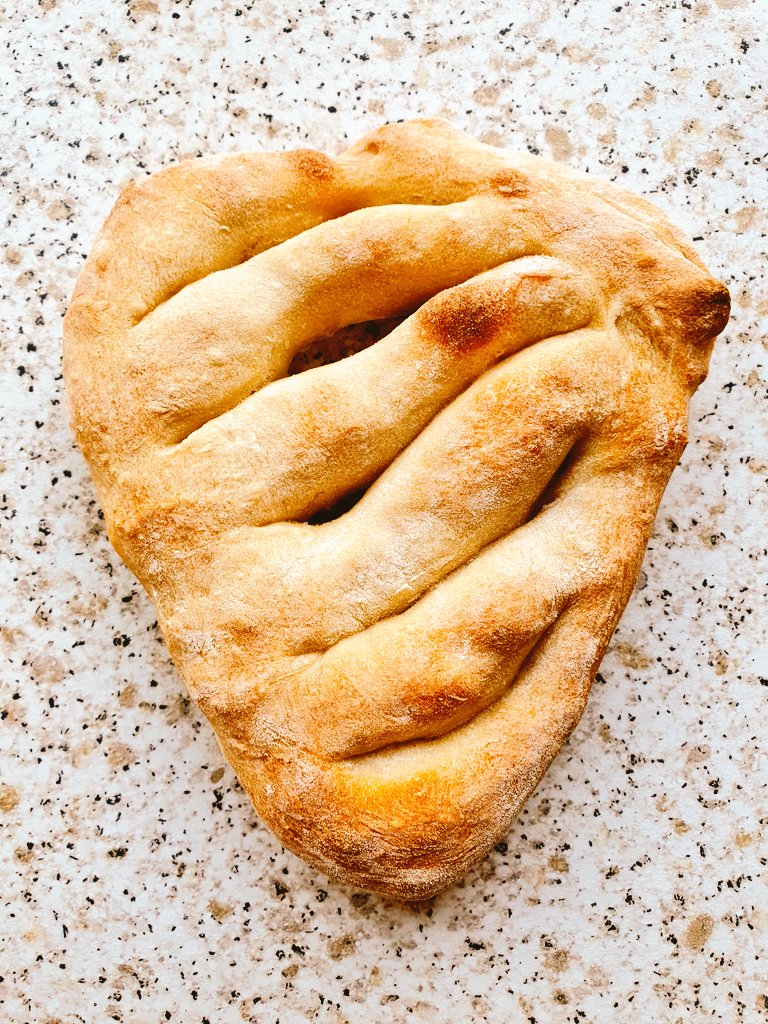 AGascoigne77's tweet image. Haven't made bread for awhile.....it shows perhaps (rustic 🤣) but this will be perfect with the baked camambert and dips later. I'm thinking our @N_HertsCollege chefs could have a go tomorrow with soups for takeaway 🍞 🍲 #nononsense #breadtime