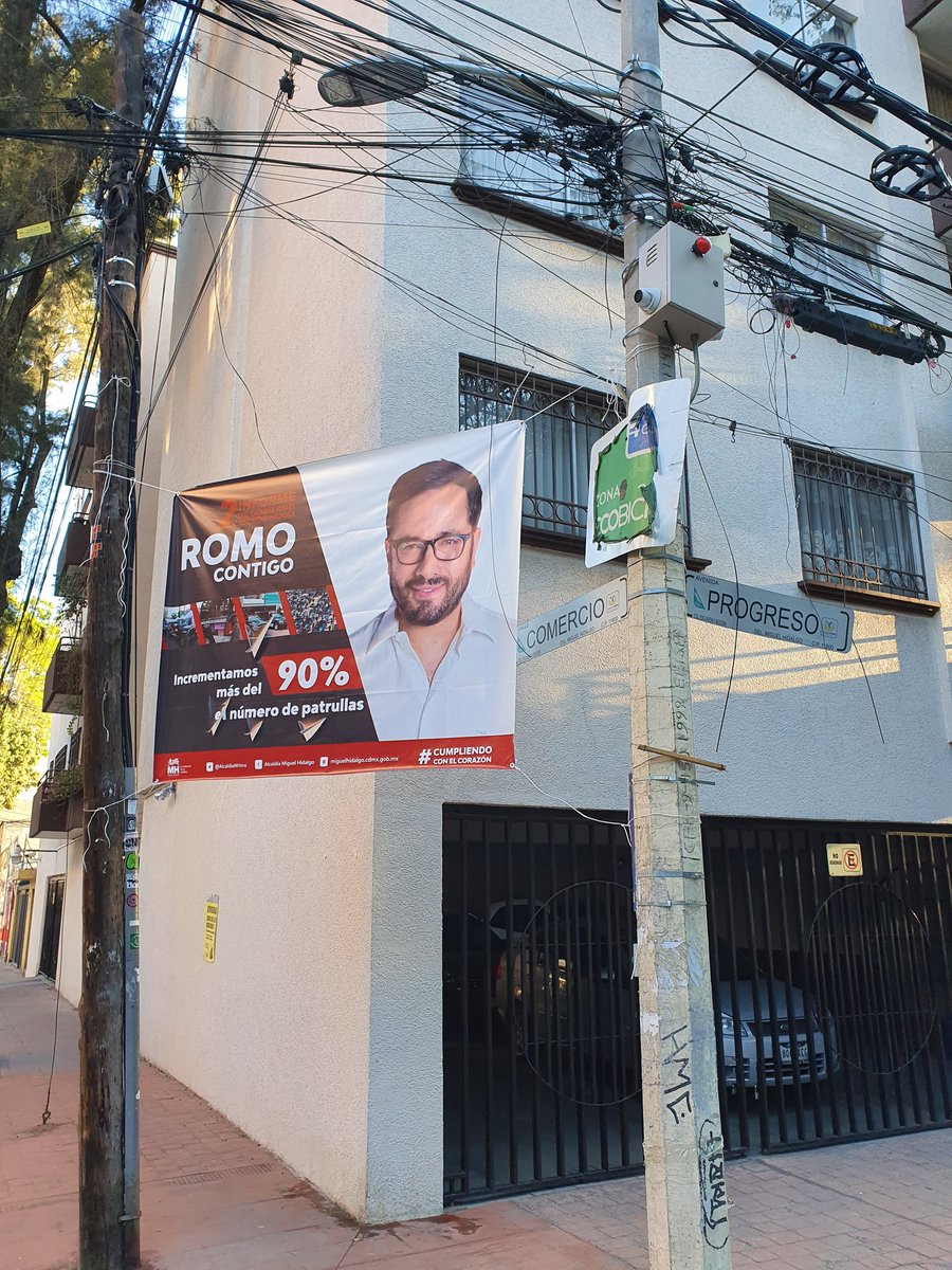 omartronco's tweet photo. Sr. @vromog, cuando le he pedido a otros políticos por medios públicos que retiren su basura de mi colonia (que además es ilegal) lo han hecho con prontitud. Ojalá que usted tenga la misma decencia. Me da mucha flojera retirarla y llevarla a la @AlcaldiaMHmx yo mismo. Gracias. https://t.co/RuZM0WIGvX