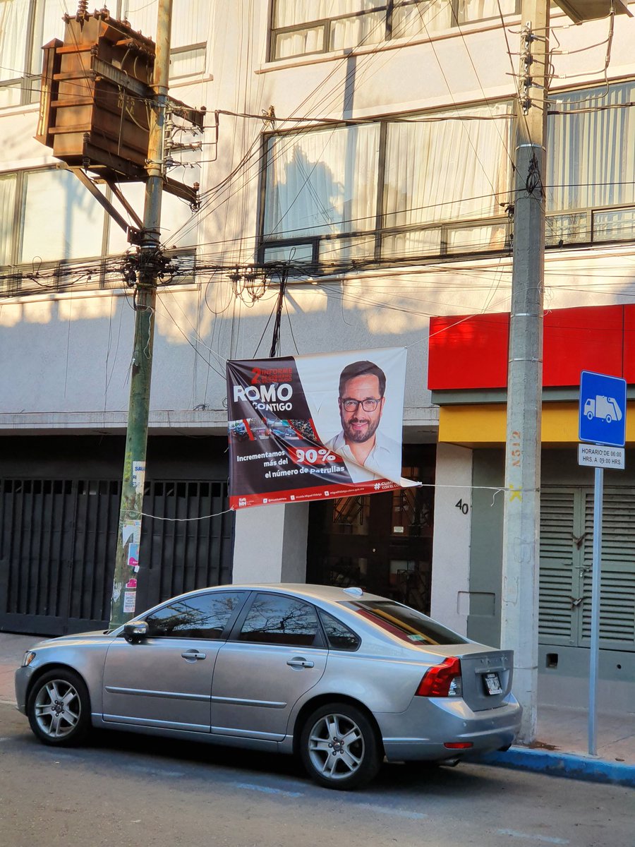 omartronco's tweet photo. Sr. @vromog, cuando le he pedido a otros políticos por medios públicos que retiren su basura de mi colonia (que además es ilegal) lo han hecho con prontitud. Ojalá que usted tenga la misma decencia. Me da mucha flojera retirarla y llevarla a la @AlcaldiaMHmx yo mismo. Gracias. https://t.co/RuZM0WIGvX