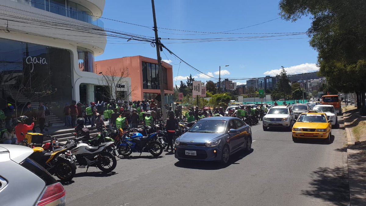 Johis0611's tweet photo. Mientras intento encontrar la información de @Uber_Ecuador, me encontrado con un serio y riguroso análisis sobre la precarización laboral de Uber a sus repartidores, por Kruskaya Hidalgo &amp; Belén Valencia. Gracias por ser la voz de la justicia. https://t.co/gkMaPb0IpZ https://t.co/7YFOh5DHUQ