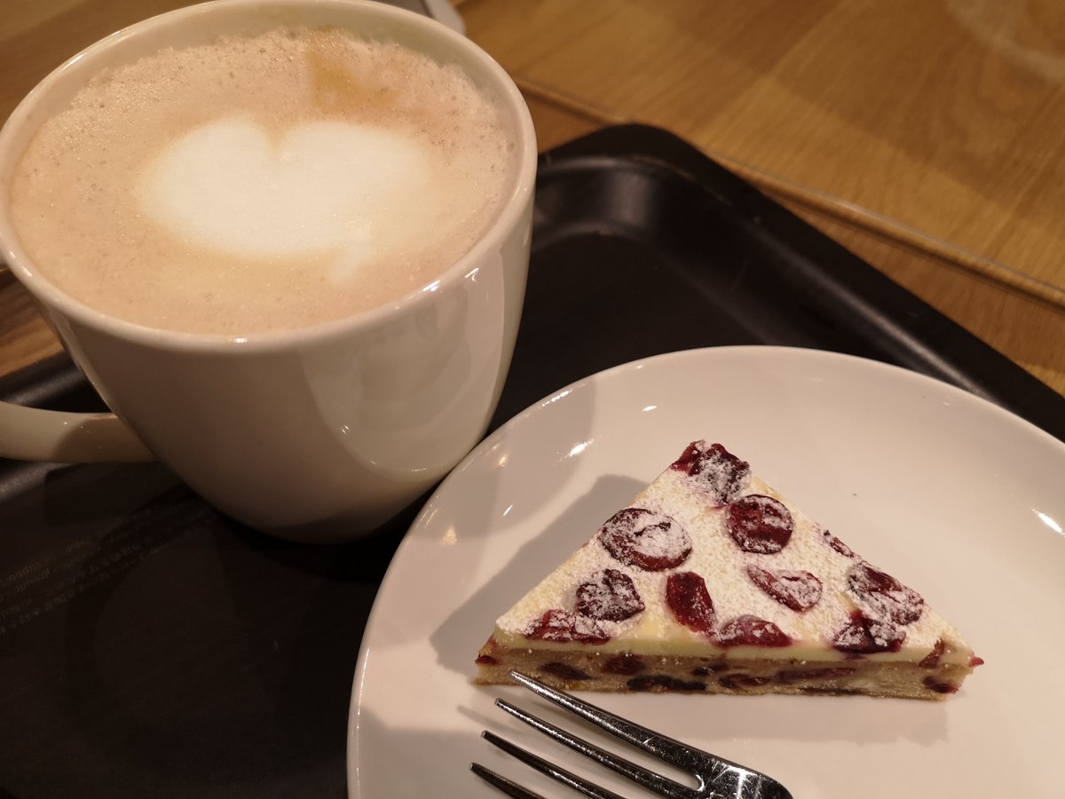 manafujiimf's tweet photo. 12月ごろになると
毎年必ず食べたくなる
#スタバ の
#クランベリーブリスバー ♡
合わせる飲み物は甘くないものを。
これは #アーモンドミルクラテ ☕
柔らかい味わい😊 https://t.co/g5yWON8jpw