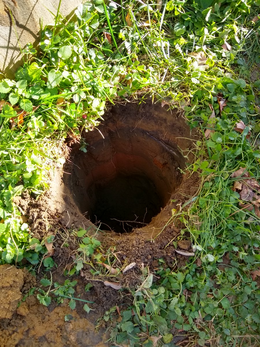 I've dug myself quiet a few holes in my lifetime (if you know what I mean) but this is probably the most perfect hole I have ever dug. 12" diameter and 30" deep. Time for some gravel. #DIYRobb