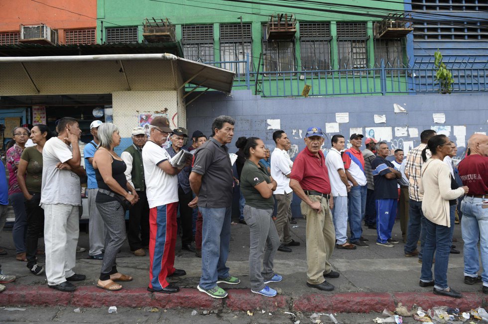 CelulaLuis's tweet photo. Apoyamos y mandamos fuerza al pueblo venezolano en su histórica jornada de hoy.

¡Qué triunfe la Democracia y autodeterminación en Venezuela!

¡No a la intervención y boicot de la OEA y UE! https://t.co/mraI87PrdQ