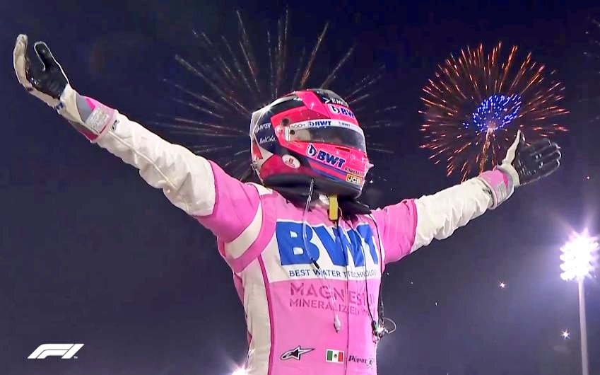 Fer_moreno17's tweet photo. 'CHECO' PÉREZ HACE HISTORIA!!
🇲🇽 🏆Después de 50 años un mexicano gana un GP de @F1, gracias a @SChecoPerez, que llegó en primer lugar 🥇 en #SakhirGP y se sienta en la mesa de Pedro Rodríguez, que se llevó la victoria en Sudáfrica en 1967 y Bélgica en 1970. VIVA MÉXICO!! 🇲🇽🏁 https://t.co/FjMm2TF6xM