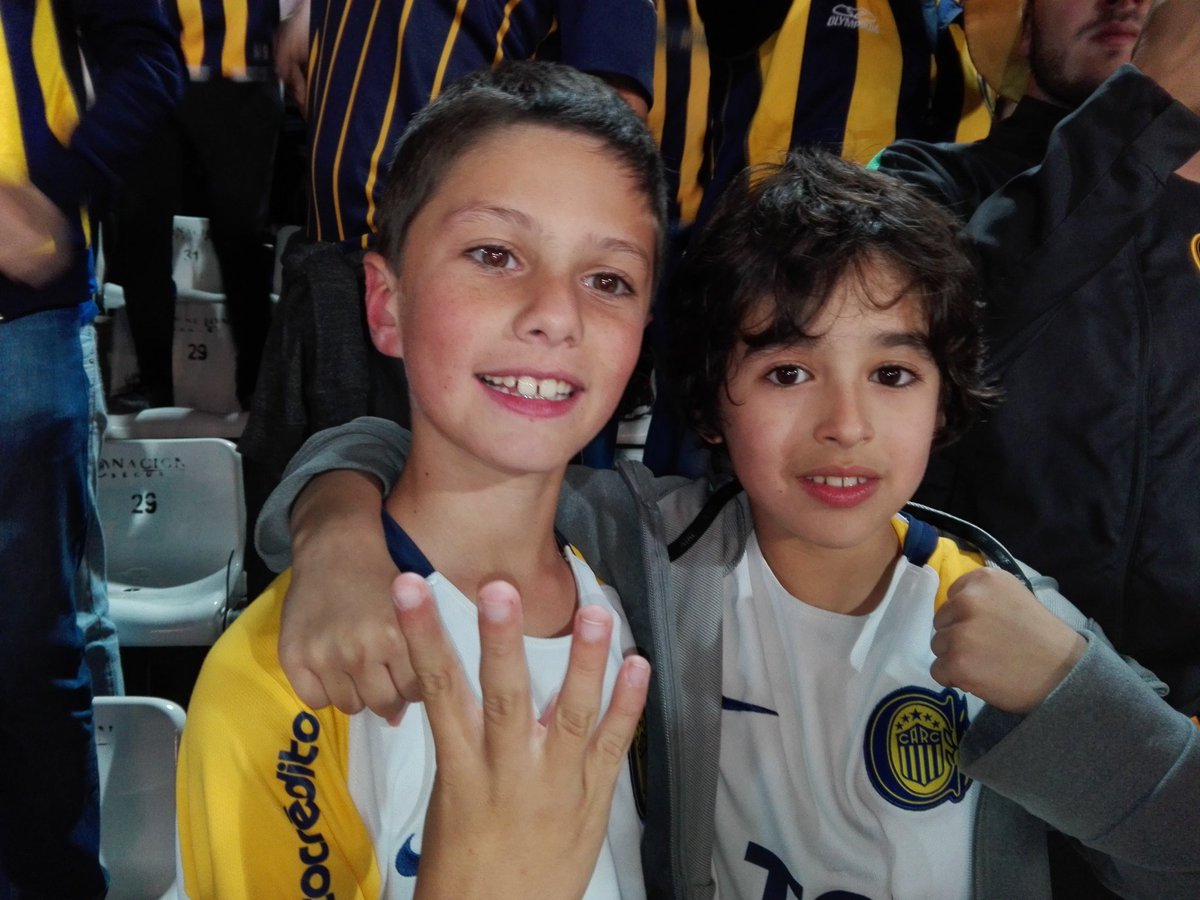 HernanPasserini's tweet photo. Amigos y campeones. https://t.co/gKxocSvl1S