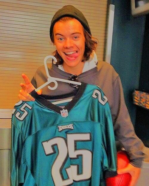 LONG-ish THREAD: Pics of Harry Styles with his  out :) ur welc