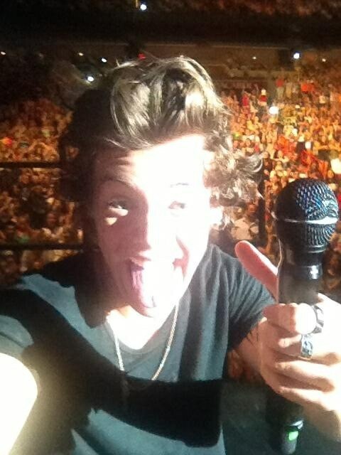 LONG-ish THREAD: Pics of Harry Styles with his  out :) ur welc