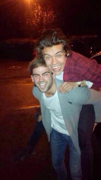 LONG-ish THREAD: Pics of Harry Styles with his  out :) ur welc