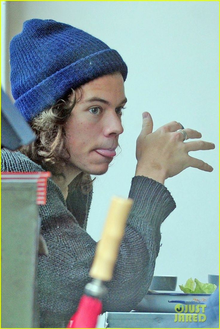 LONG-ish THREAD: Pics of Harry Styles with his  out :) ur welc