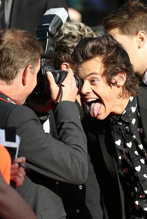 LONG-ish THREAD: Pics of Harry Styles with his  out :) ur welc