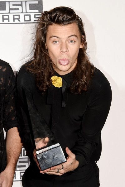 LONG-ish THREAD: Pics of Harry Styles with his  out :) ur welc