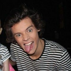 LONG-ish THREAD: Pics of Harry Styles with his  out :) ur welc