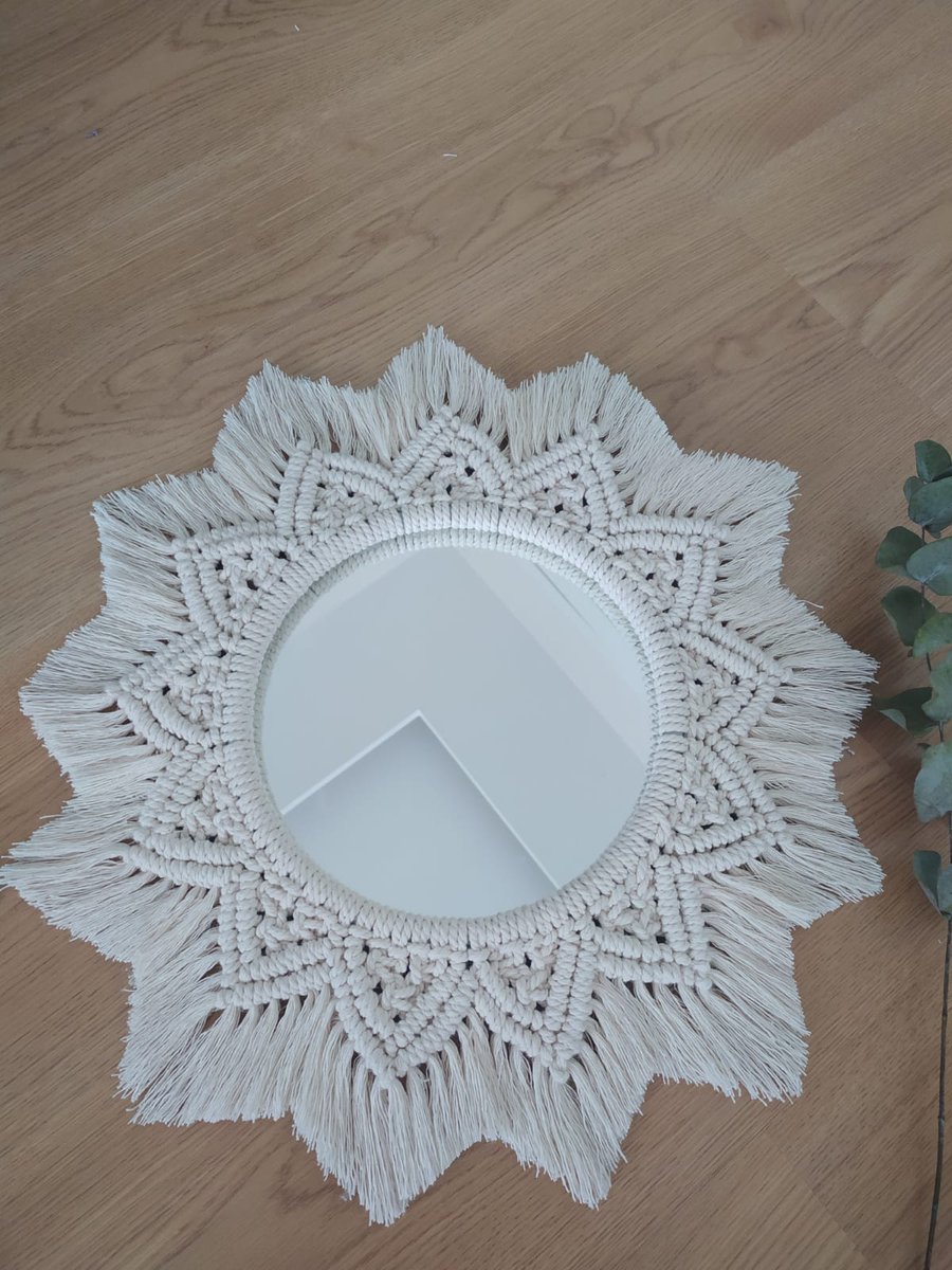 nevazoncom's tweet photo. Makrome Ayna 44 cm. Dekoratif El Yapımı
ayna iç çap 20 dış çap 44
Ürünü kargo poşetinden çıkarttıktan sonra dağılan püskülleri tarakla tarayabilirsiniz.
Yüzde yüz pamuk ip, handmade. https://t.co/R9LvuxzkNu