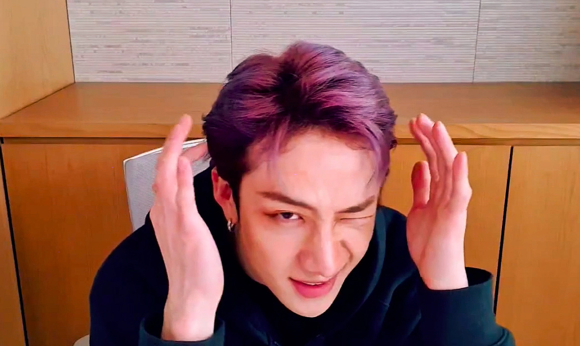 skzshots's tweet photo. 📸 찬���의 "방" 🐺 Ep. 83 https://t.co/nxDwwxahqZ