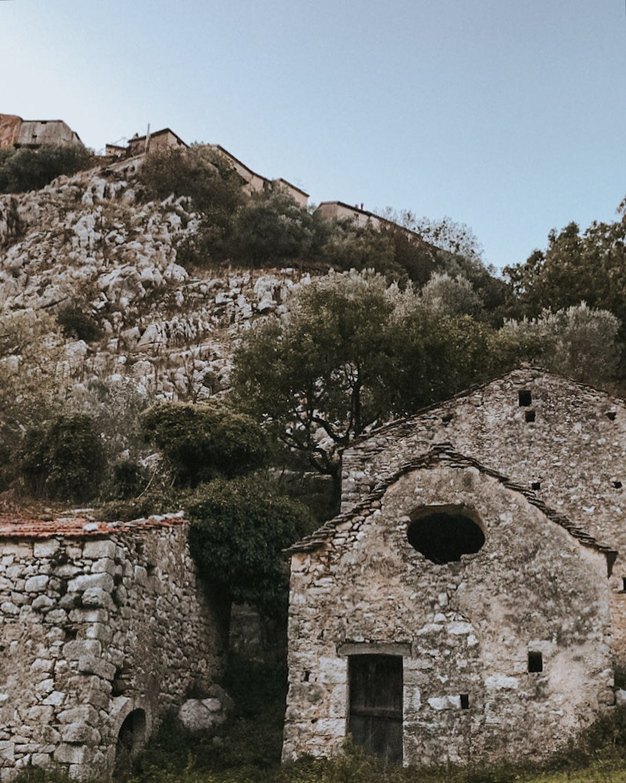 DiscoverMolise's tweet photo. La #Longano Antica https://t.co/J4EJnmT277
