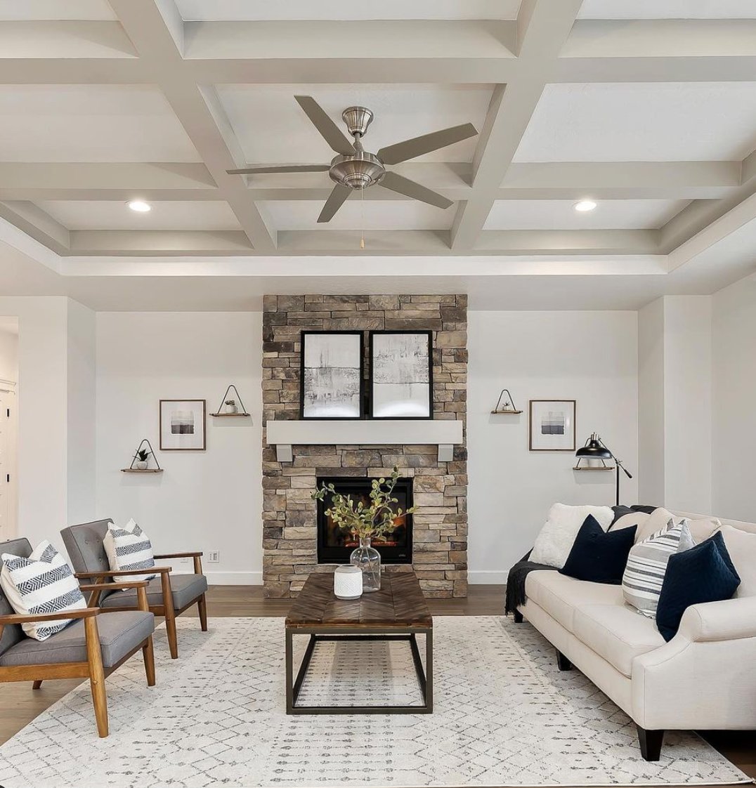 ProgressLtg's tweet image. Now this is what you call a 'great room'! 👍 With the Signature Plus II ceiling fan,  draw the eye to gorgeous design details while making the space flow together. ⁠ bit.ly/2Jtkb9Y

#ceilingfan #greatroomdesign #livingroomdesign #homeinteriorinspiration
