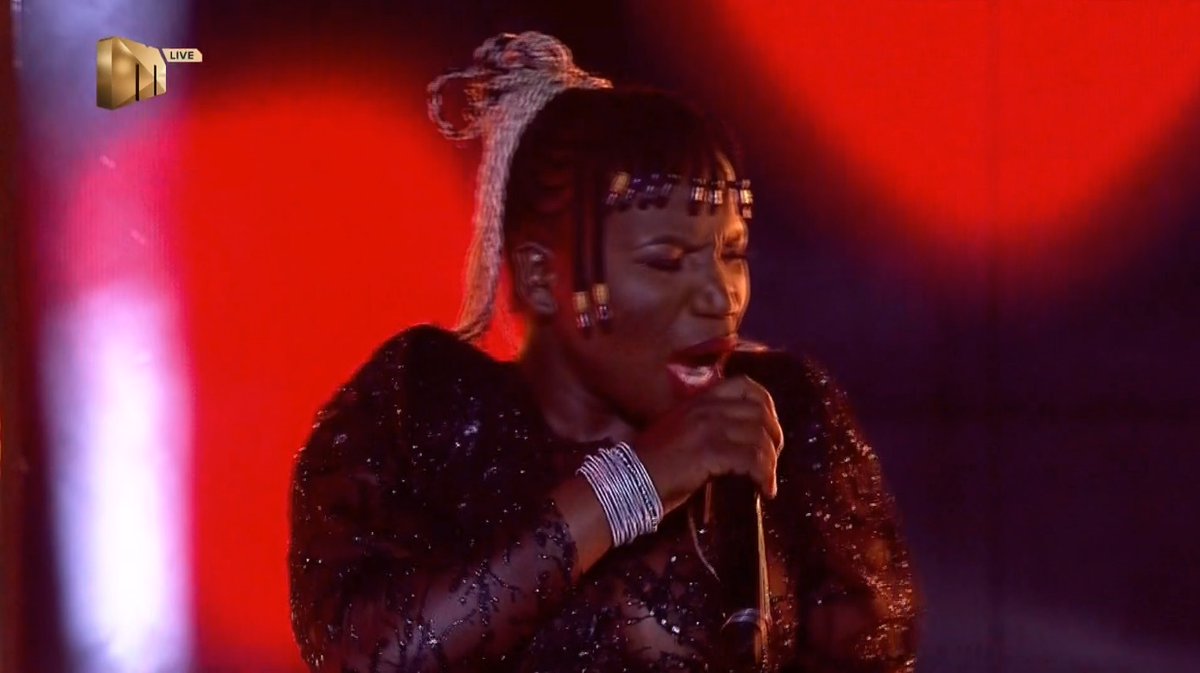 IdolsSA's tweet image. .@MakhadziMuimbi IS A WHOLE MOOD! 🔥🔥🔥

She gets a standing O from our Judges after a beautiful, colourful and vibrant opening to her smash hit, #Murahu ft Mr. Brown! 

RT if you loved that for real! idolssa.tv #IdolsSA