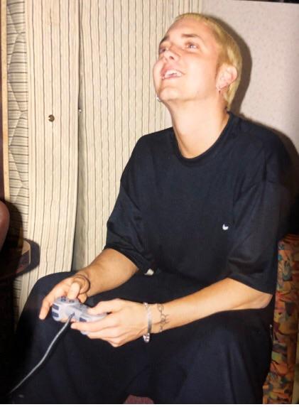 uglyJDV's tweet photo. @Eminem Em playing his PS5 on Christmas morning https://t.co/iQHBOORX4s