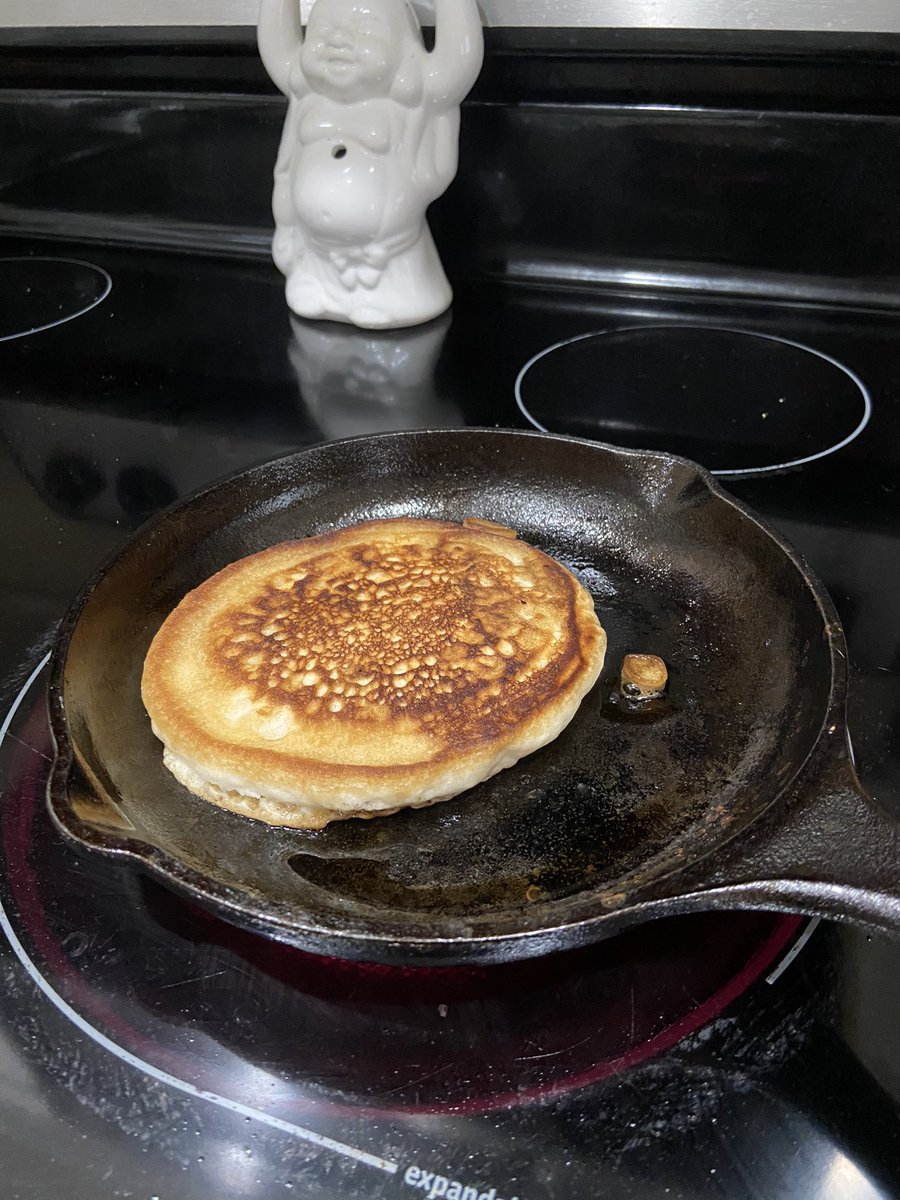 _itsTheWife's tweet photo. Pancakes with the crispy edges>>>>>>>>>>> https://t.co/UBIYI36sYb