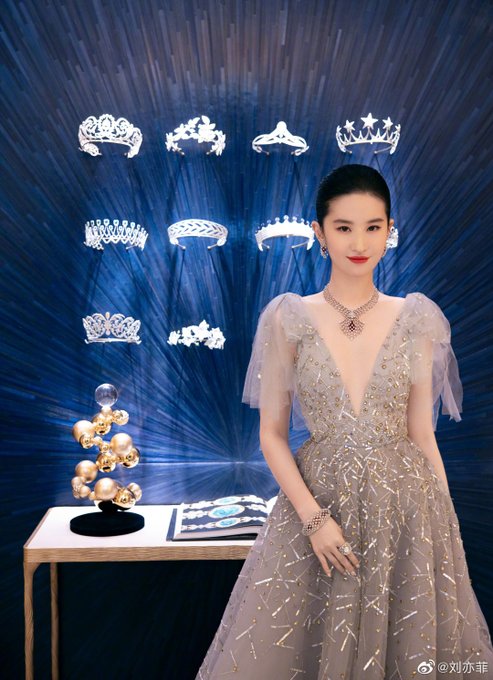 Yifei's Sina ก.ย.- ธ.ค. 2563 EokH9L2U8AAgoIK?format=jpg&name=small