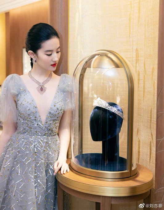 Yifei's Sina ก.ย.- ธ.ค. 2563 EokH_K7U8AcbsTN?format=jpg&name=small