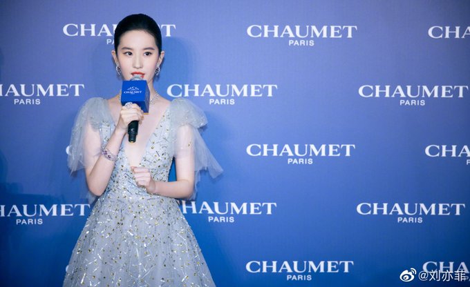 Yifei's Sina ก.ย.- ธ.ค. 2563 EokIDGaVEAEQv_K?format=jpg&name=small