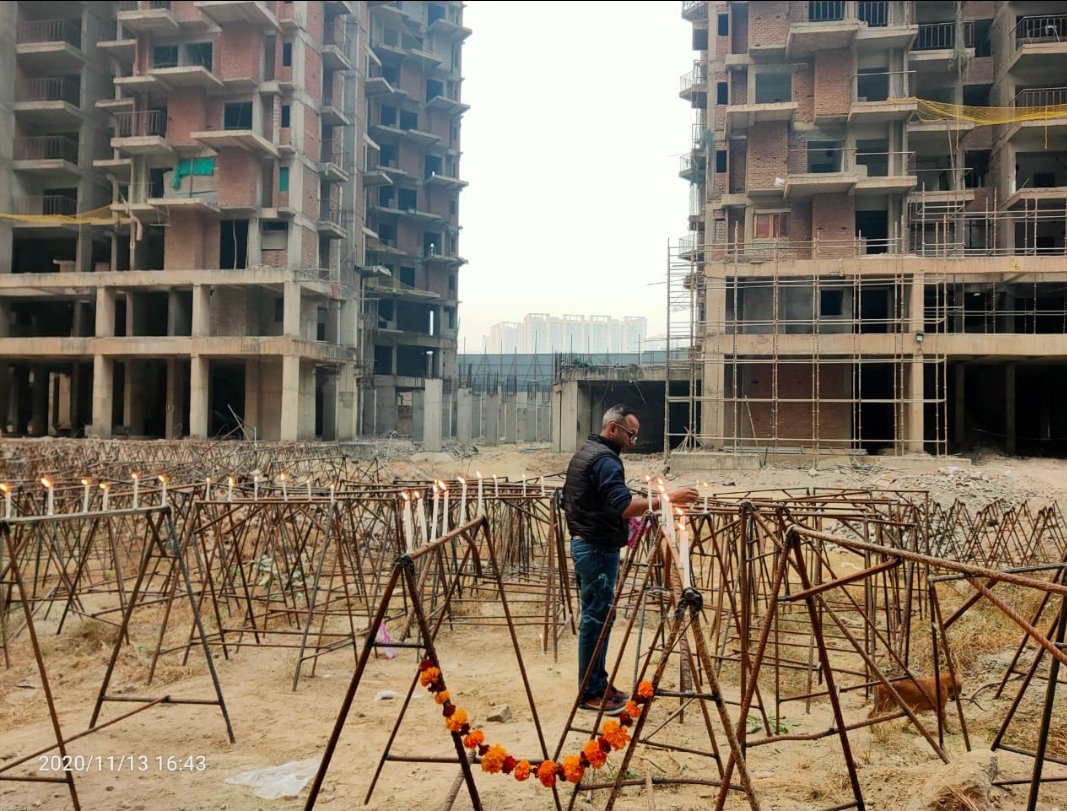 ACPBuyers's tweet photo. सरकार की तत्परता के कारण नये पार्लियामेंट का भूमि पूजन १० दिसंबर 20 को होगा और 960 करोड़ की लागत से बनने वाला सांसदीय मंदिर 2022 में बन जायेगा। 

दुर्भाग्य सिर्फ आम्रपाली बॉयर्स का ��ेखिए कि 10 वर्षों के बाद भी रोड से कोर्ट भाग रहे है अपने सपनो के घरेन्डों पाने के लिए। https://t.co/gFLlZwVrQr