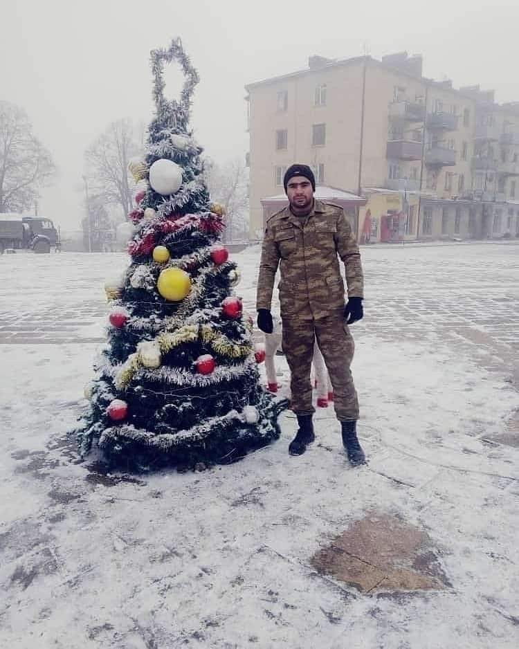 AlhenaHasan's tweet photo. Gördüyüm, görə biləcəyim ən gözəl Yeni İl Ağacı... #Azerbaycan #Azerbaijan #Karabakh #Shusha https://t.co/JoGu35AiYV