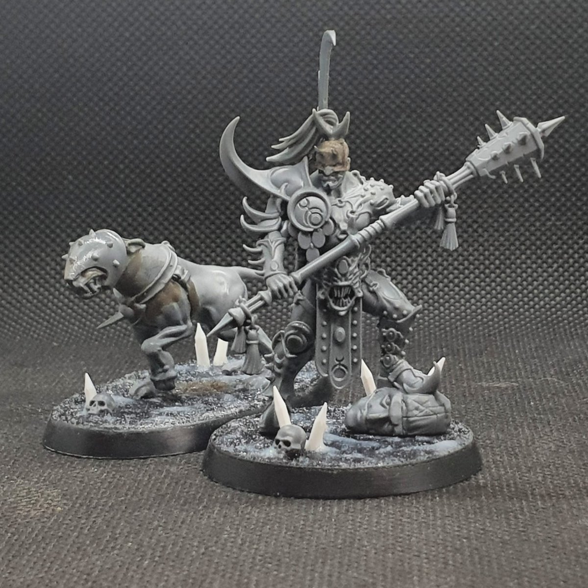 DeathcatCXLVII's tweet photo. Thats the Lord of Pain and his pet hound ready for priming :)
#WarhammerCommunity #Warmongers #ageofsigmar #aos #slaanesh #sybaritesofslaanesh #darkageofsigmar #hedonitesofslaanesh #LoreOfYss https://t.co/BH7hUPgsLX
