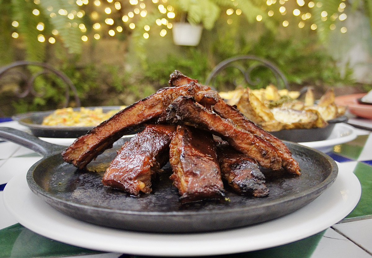 mesondelacava's tweet photo. Costillas de cerdo a la BBQ, cocinadas a baja temperatura y horneadas con leña de guayaba, bañadas en nuestra salsa BBQ casera. 

¡Disfrútalas en nuestro Festín Dominical!

#unoenunmillon https://t.co/E6fdm5v3hO