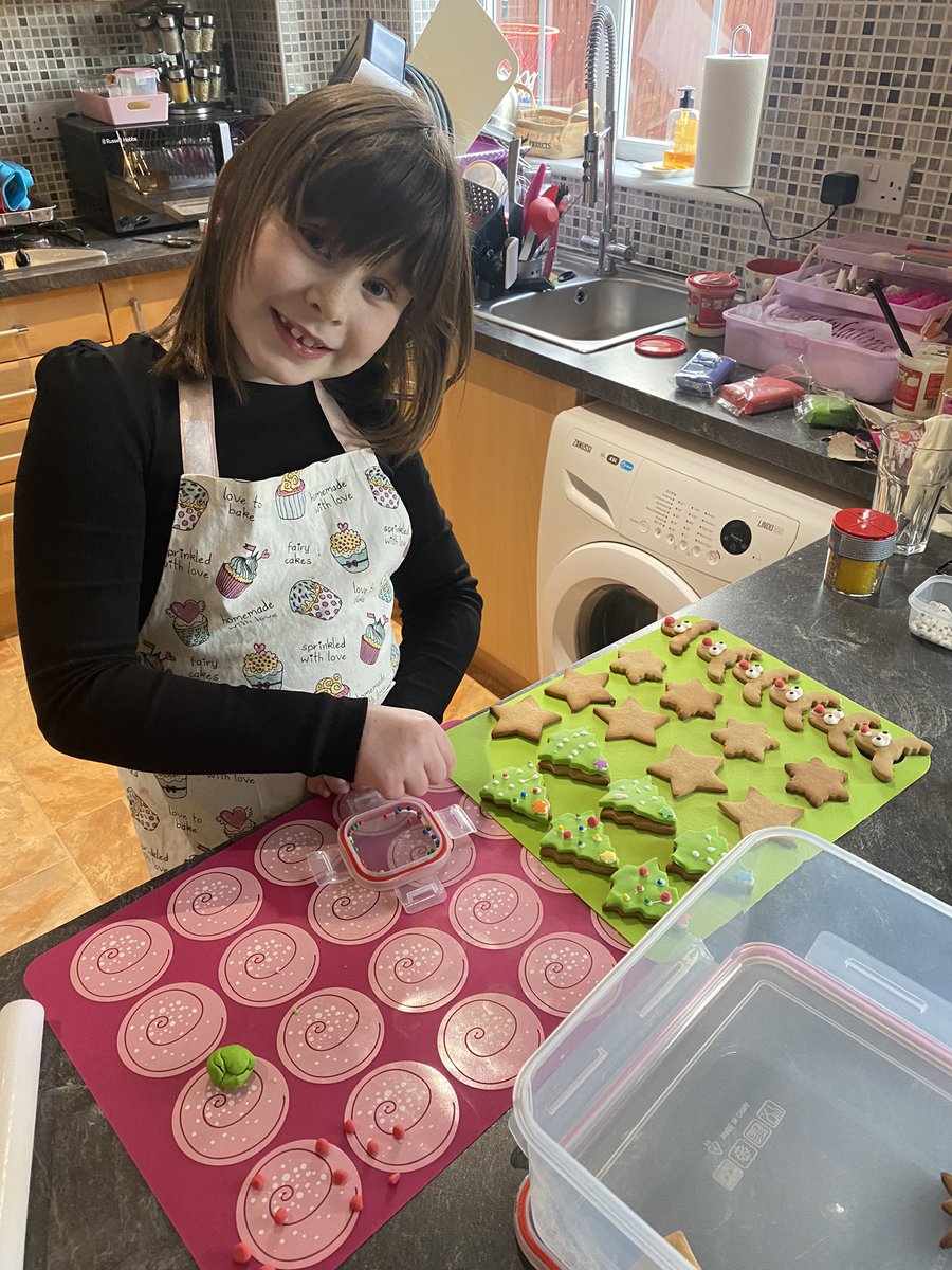 Louise Hunter tweet media