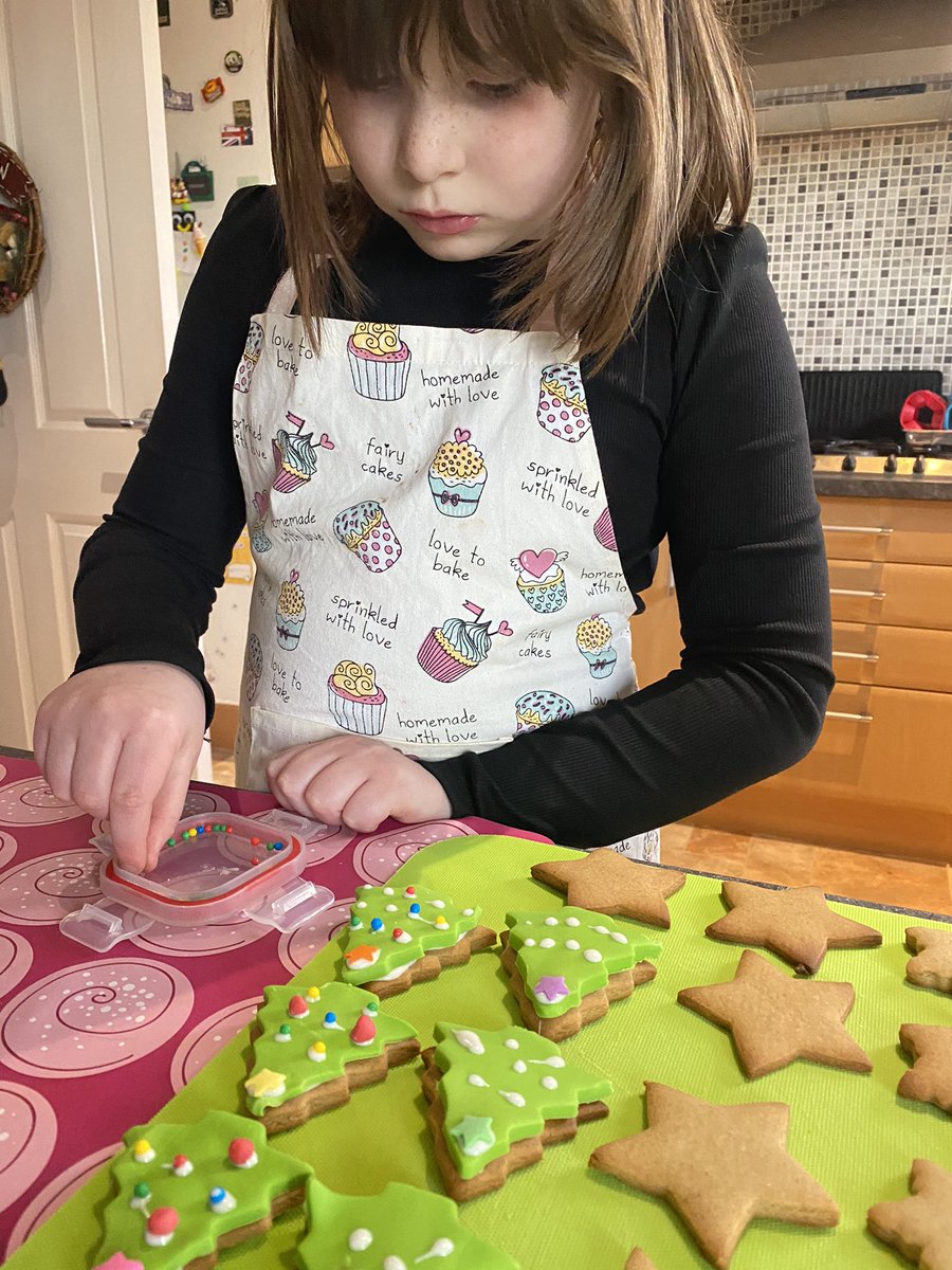 Louise Hunter tweet media