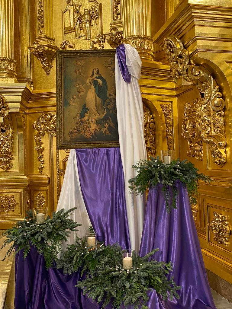 En este segundo domingo de adviento pedimos a Nuestra Madre la Virgen de la Amargura que nos aleje del pecado y del materialisno  y nos guie al encuentro de su Hijo.